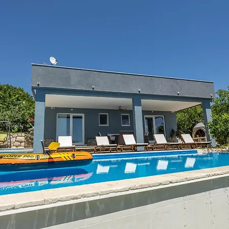 فيلة Organic Gardens